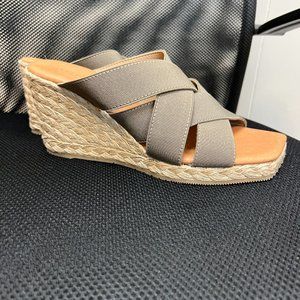 Andre Assous- Rachel Espadrille Wedge Size 7